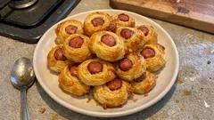 Feuilletés apéritifs aux knackis : mini roulés bien dorés, prêts en 20 minutes