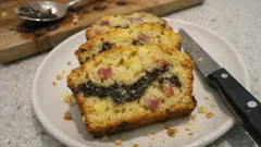 Cake salé à la farine de pois chiche, lardons et tapenade : moelleux et bien parfumé