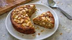 Gâteau pomme-amande à la farine de lupin : moelleux, sans œufs ni produits laitiers