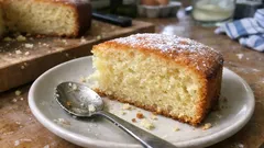 Gâteau au yaourt moelleux : la recette au pot qui marche à tous les coups