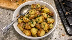 Pommes de terre nouvelles rissolées à la poêle : dorées, fondantes et prêtes en 15 minutes