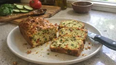 Cake salé courgettes-tomates : moelleux, parfumé au basilic, facile au four