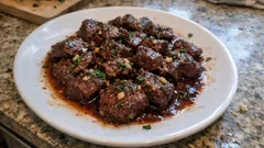 Foie de chevreuil en persillade : la poêlée minute au vin rouge et moutarde