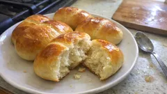 Petits pains au lait express : des brioches moelleuses prêtes rapidement