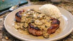 Escalopes de jambon sauce crémeuse : moutarde, cognac et champignons à la poêle