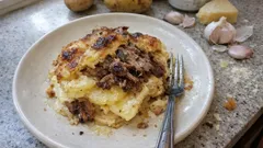 Gratin de pommes de terre au confit de canard : fondant, crémeux et bien doré