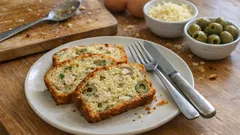 Cake salé poulet-olives bien moelleux : l’astuce du repos au frais