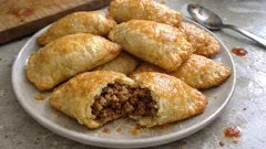 Petits pâtés créoles au bœuf : des feuilletés dorés et bien parfumés, prêts en 15 min