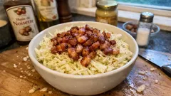 Salade de chou blanc aux lardons chauds : croquante, simple et prête en quelques minutes