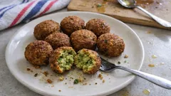 Falafels express aux pois chiches en conserve : croustillants dehors, moelleux dedans