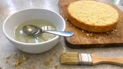 Sirop d’imbibage au kirsch pour fraisier : une génoise moelleuse, sans excès