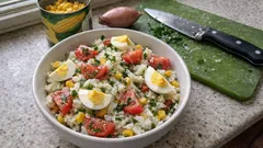 Salade de riz végétarienne : rapide, fraîche et parfaite à préparer à l’avance