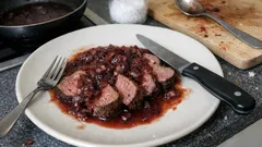 Filet de bœuf à basse température, sauce aux échalotes au vin rouge