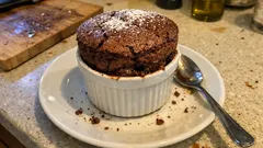 Soufflé au chocolat bien gonflé : la méthode simple pour un cœur fondant