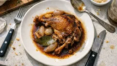 Cuisses de canard en cocotte : une sauce au vin et échalotes qui fait tout
