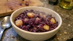 Potée au chou rouge, pommes et pommes de terre : le plat mijoté tout simple qui réchauffe