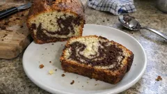 Cake marbré moelleux vanille-chocolat : la recette facile qui se tient toujours