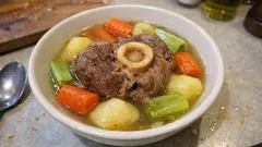 Jarret de bœuf en pot-au-feu : la cuisson douce qui le rend vraiment fondant