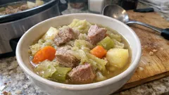 Potée au chou à la mijoteuse : viande fondante et légumes parfumés, sans surveillance