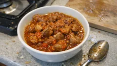 Gésiers en sauce épicée : tendres à coup sûr, avec tomate et vin blanc