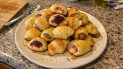 Mini-croissants apéro à la pâte feuilletée : prêts en 25 min, garniture au choix