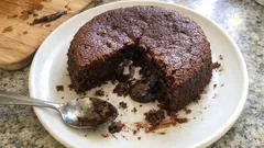 Gâteau fondant mousseux au chocolat : la recette légère avec des blancs en neige (10 min)